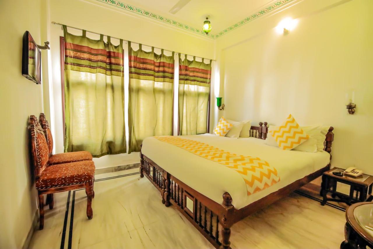 Hotel Devraj Niwas On Lake Pichola Udaipur Exterior foto