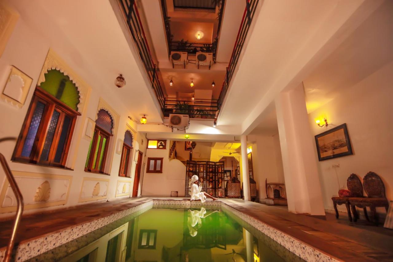 Hotel Devraj Niwas On Lake Pichola Udaipur Exterior foto