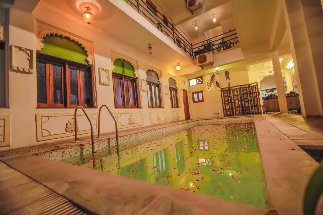 Hotel Devraj Niwas On Lake Pichola Udaipur Exterior foto
