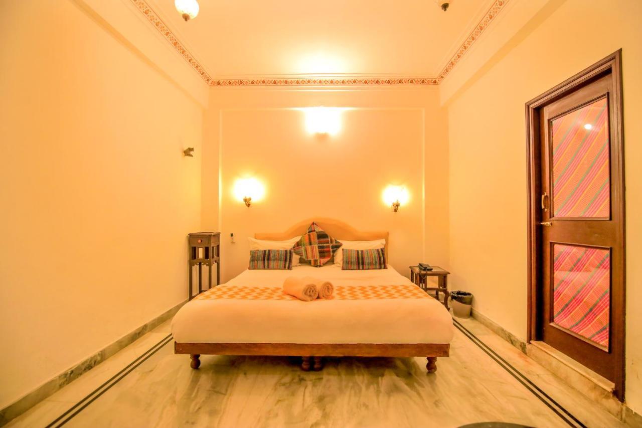 Hotel Devraj Niwas On Lake Pichola Udaipur Exterior foto