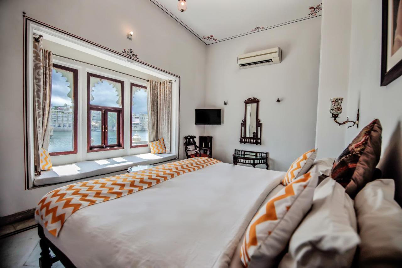 Hotel Devraj Niwas On Lake Pichola Udaipur Exterior foto