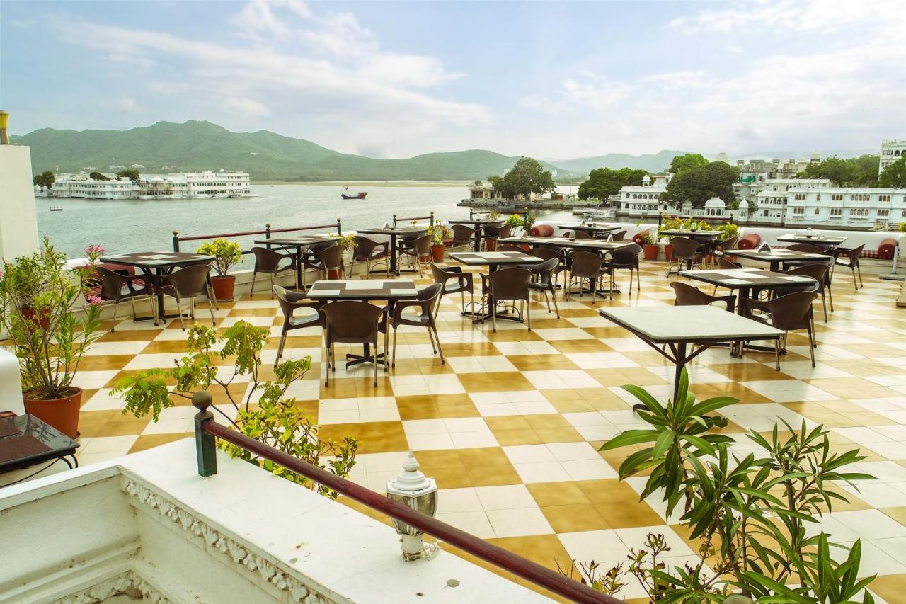 Hotel Devraj Niwas On Lake Pichola Udaipur Exterior foto