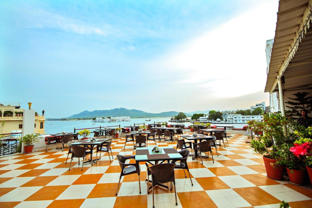 Hotel Devraj Niwas On Lake Pichola Udaipur Exterior foto